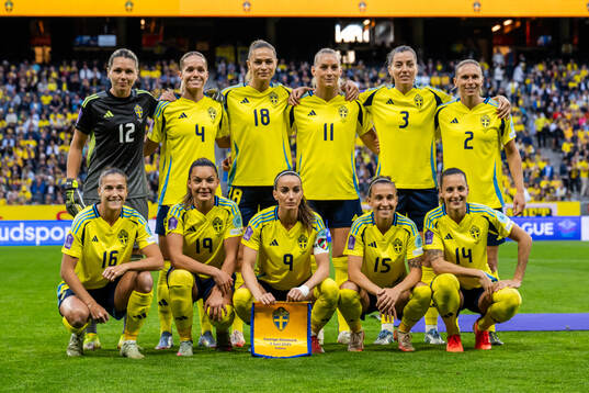 The starting eleven of Sweden pose for a photo