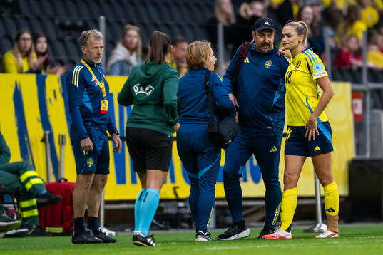Fridolina Rolfö of Sweden leaves the pitch due to injury