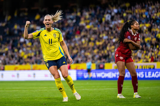 Stina Blackstenius of Sweden celebrates