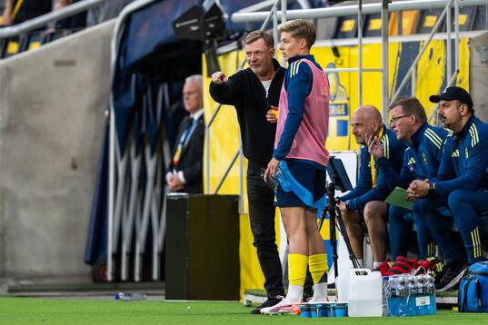 Head coach Peter Gerhardsson and Lina Hurtig of Sweden