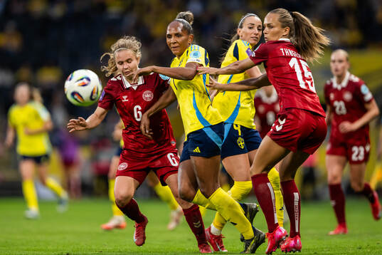 Josefine Hasbo and Frederikke Thøgersen of Denmark compete