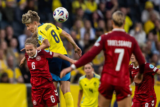 Josefine Hasbo of Denmark and Lina Hurtig of Sweden