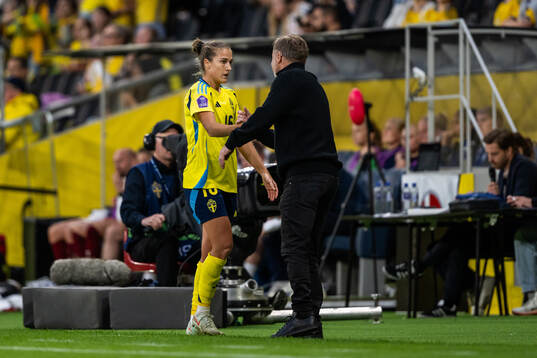 Filippa Angeldahl and head coach Peter Gerhardsson of Sweden