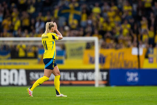 Stina Blackstenius of Sweden is substituted off
