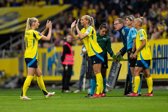 Stina Blackstenius of Sweden is substituted off for Ellen