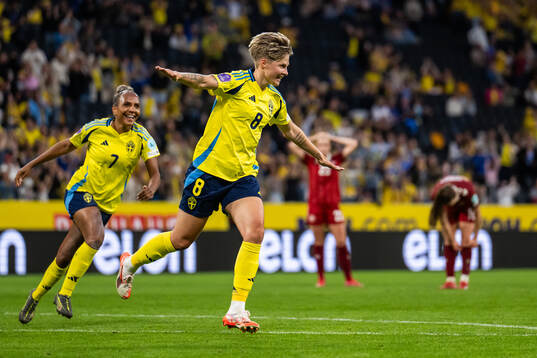 Lina Hurtig of Sweden celebrates