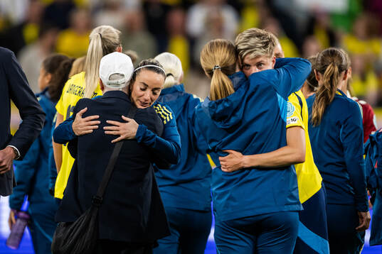 Kosovare Asllani and team manager Marika Domanski Lyfors of