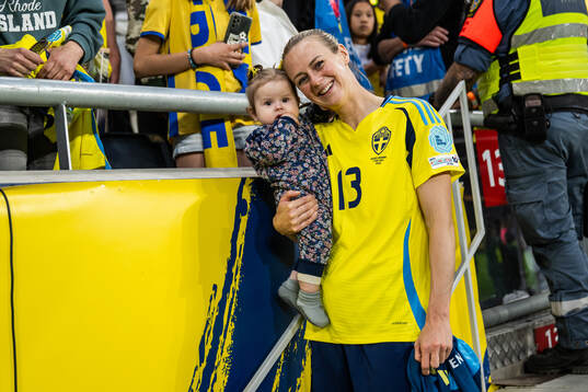 Amanda Ilestedt of Sweden with her daughter