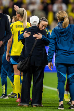 Kosovare Asllani and team manager Marika Domanski Lyfors of