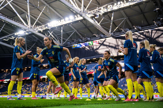 Kosovare Asllani and Johanna Rytting Kaneryd of Sweden at