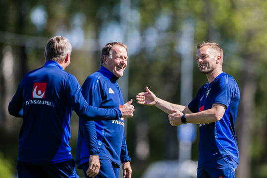 Head coach Jon Dahl Tomasson, assistant coach Remy