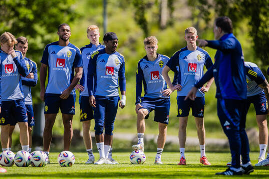 Isak Hien, Hugo Larsson, Anthony Elanga, Hugo Bolin and