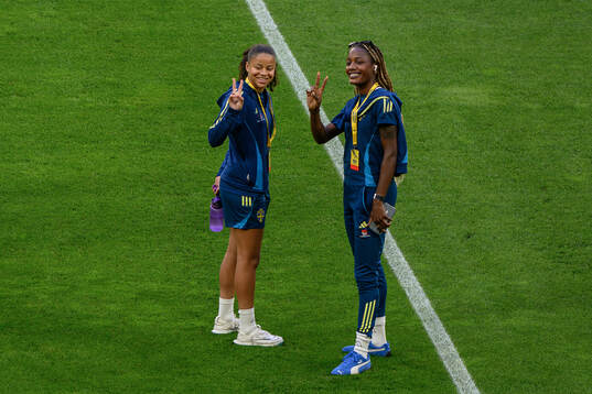 Felicia Schröder and Evelyn Ijeh of Sweden