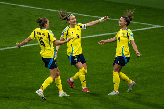 Filippa Angeldahl and Kosovare Asllani of Sweden celebrate