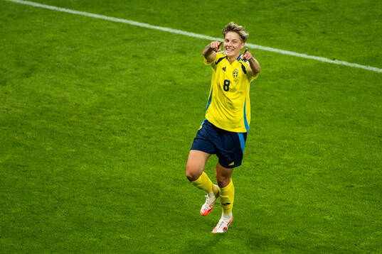Lina Hurtig and Madelen Janogy of Sweden celebrate