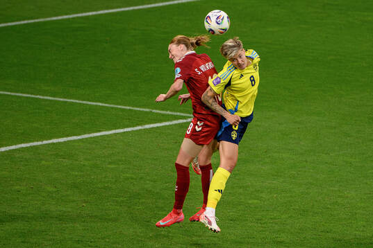 Sara Holmgaard of Denmark and Lina Hurtig of Sweden