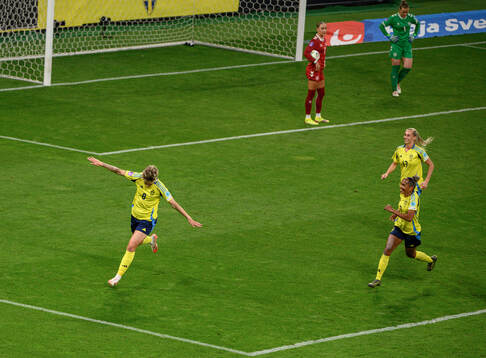 Lina Hurtig of Sweden celebrates the 6-1 goal
