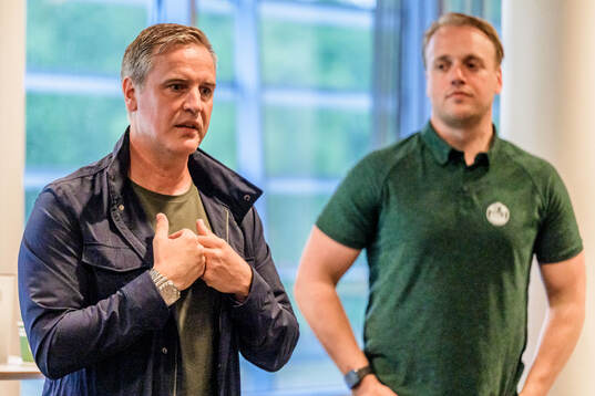 Rögles tränare Dan Tangnes och sportchef Hampus Sjöström
