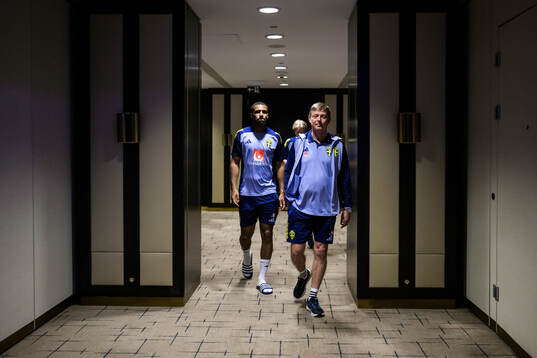 Isak Hien and head coach Jon Dahl Tomasson of the Swedish