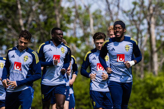 Yasin Ayari, Ken Sema and Anthony Elanga of the Swedish