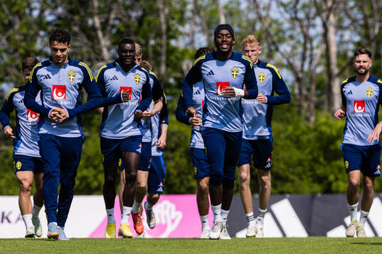 Yasin Ayari, Ken Sema and Anthony Elanga of the Swedish