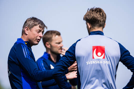 Head coach Jon Dahl Tomasson and Anton Saletros of the