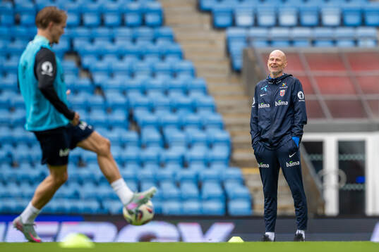 Martin Ødegaard and Ståle Solbakken, head coach of the