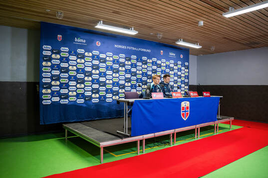 Martin Ødegaard and press officer Morten Morisbak