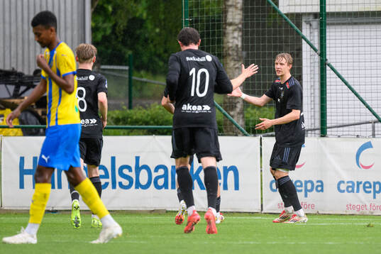 Ängelholms Tim Amilon Persson jublar