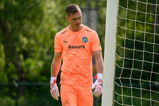 Eskilsminnes målvakt Philip Mårtensson deppar