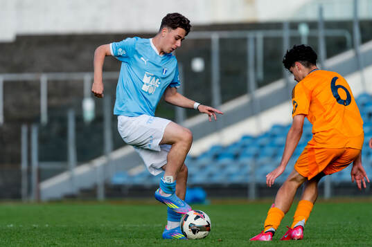 Malmö FFs Daniel Dragicevic och Real Madrids Victor Manuel