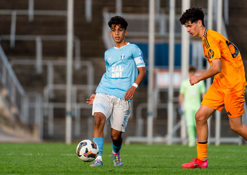 Malmö FFs Amir Osman och Real Madrids Victor Manuel Plazas