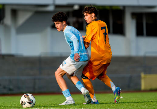 Malmö FFs Leart Sinani och Real Madrids Alvaro Vega Garcia
