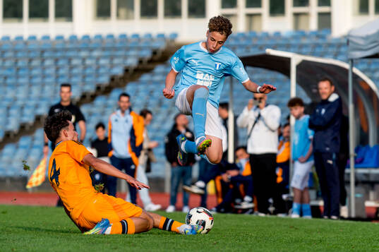 Real Madrids Aitor Gandia Angulo och Malmö FFs Maarrouf