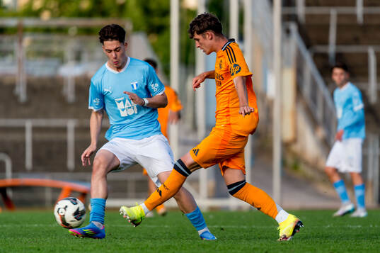Malmö FFs Daniel Dragicevic och Real Madrids Asier Santoyo