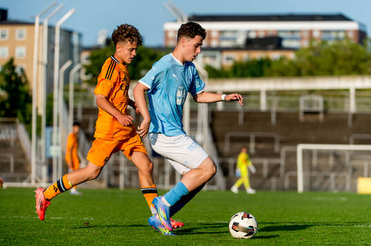Real Madrids Gonzalo Reina Bastida och Malmö FFs Daniel