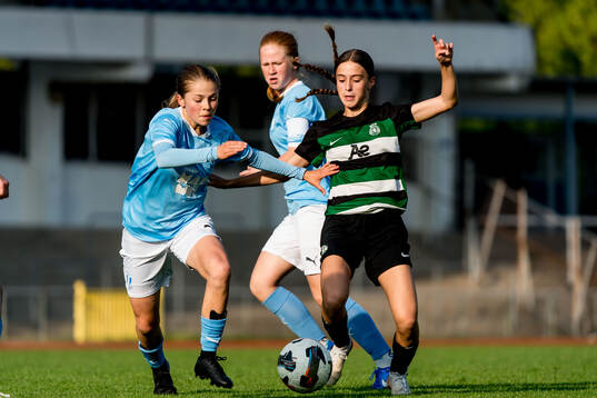 Malmö FFs Hedvig Norlander och Sporting CPs Teresa Pinto