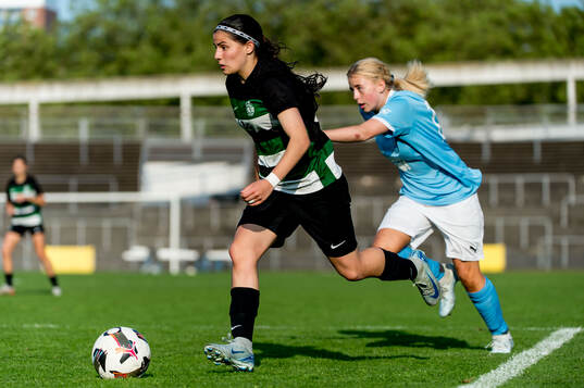 Sporting CPs Constanca Coelho och Malmö FFs Nicole Ekman