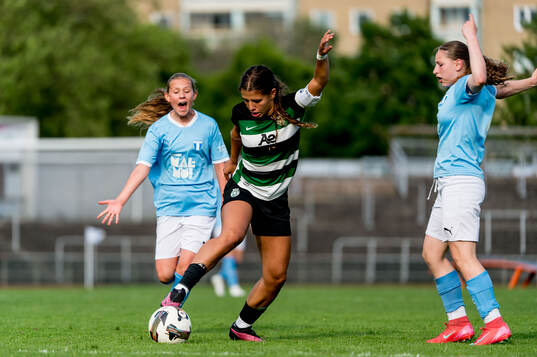 Sporting CPs Maria Alves och Malmö FFs Leonora Ferizi