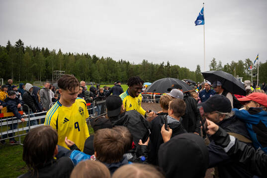Sveriges Åke Andersson och Bilal Konteh Krubally