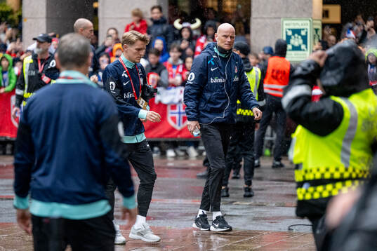 Martin Ødegaard of Norway and head coach Ståle Solbakken