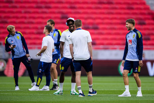 Anthony Elanga and Anton Salétros of Sweden