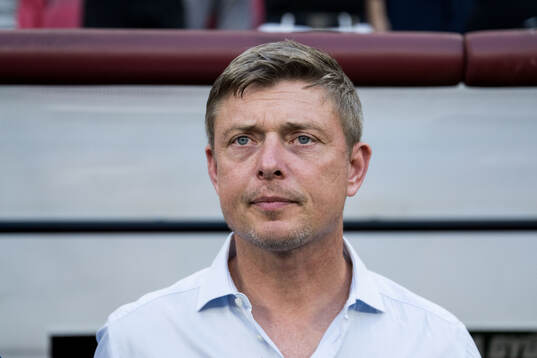 Head coach Jon Dahl Tomasson of Sweden