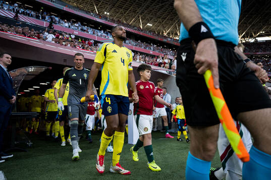Goalkeeper Robin Olsen and Isak Hien of Sweden