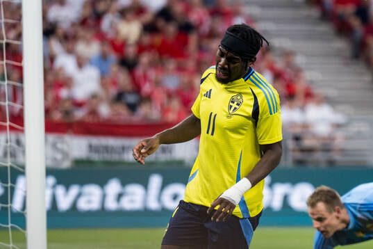 Anthony Elanga of Sweden looks dejected