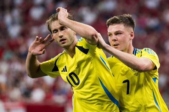 Benjamin Nygren of Sweden celebrates with Emil Holm