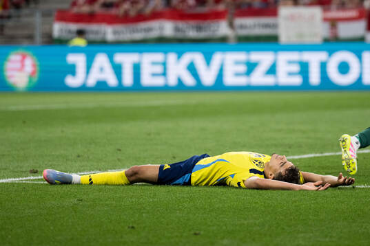 Yasin Ayari of Sweden looks dejected