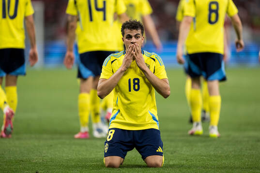 Yasin Ayari of Sweden celebrates
