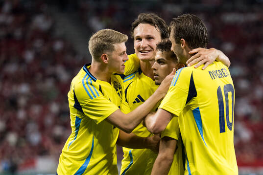 Bläddra bland fler bilder av Football, International Friendly, Hungary - Sweden
