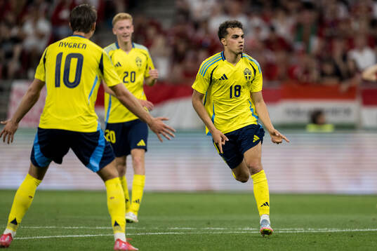 Yasin Ayari of Sweden celebrates